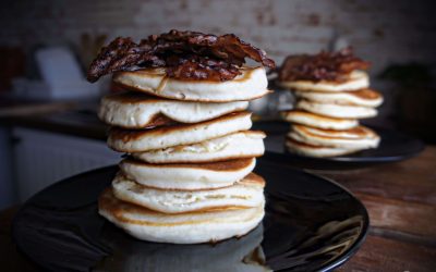 Fluffige Pancakes mit Zimt-Bacon – glutenfrei