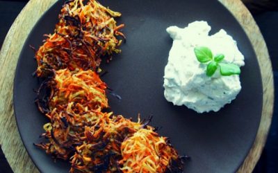 Karotten-Kartoffel Puffer mit Kräuterquark