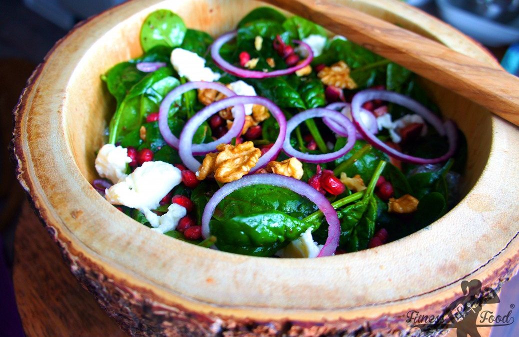 Spinat Salat mit karamelisierten Zwiebeln